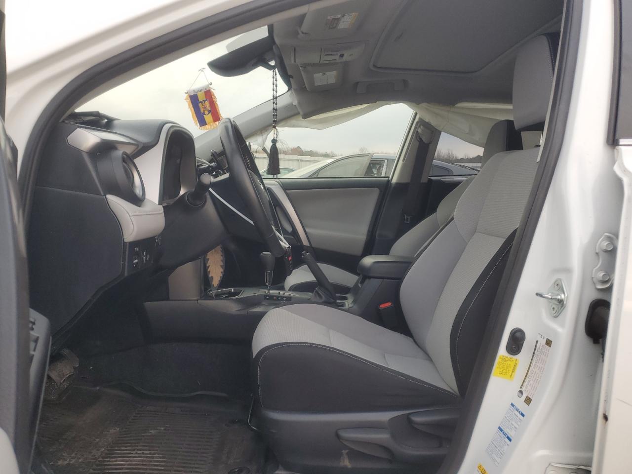 2018 Toyota RAV 4 - Image 7