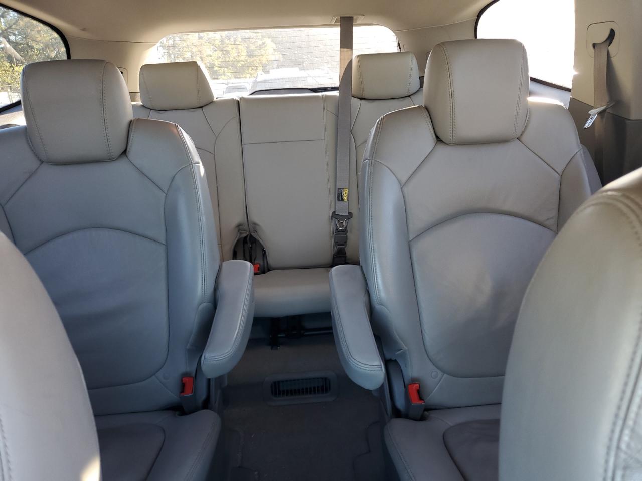 2010 Chevrolet Traverse - Image 10