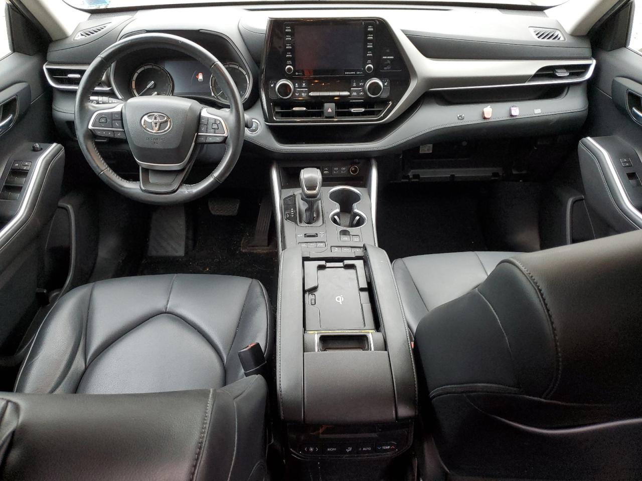 2022 Toyota Highlander - Image 8