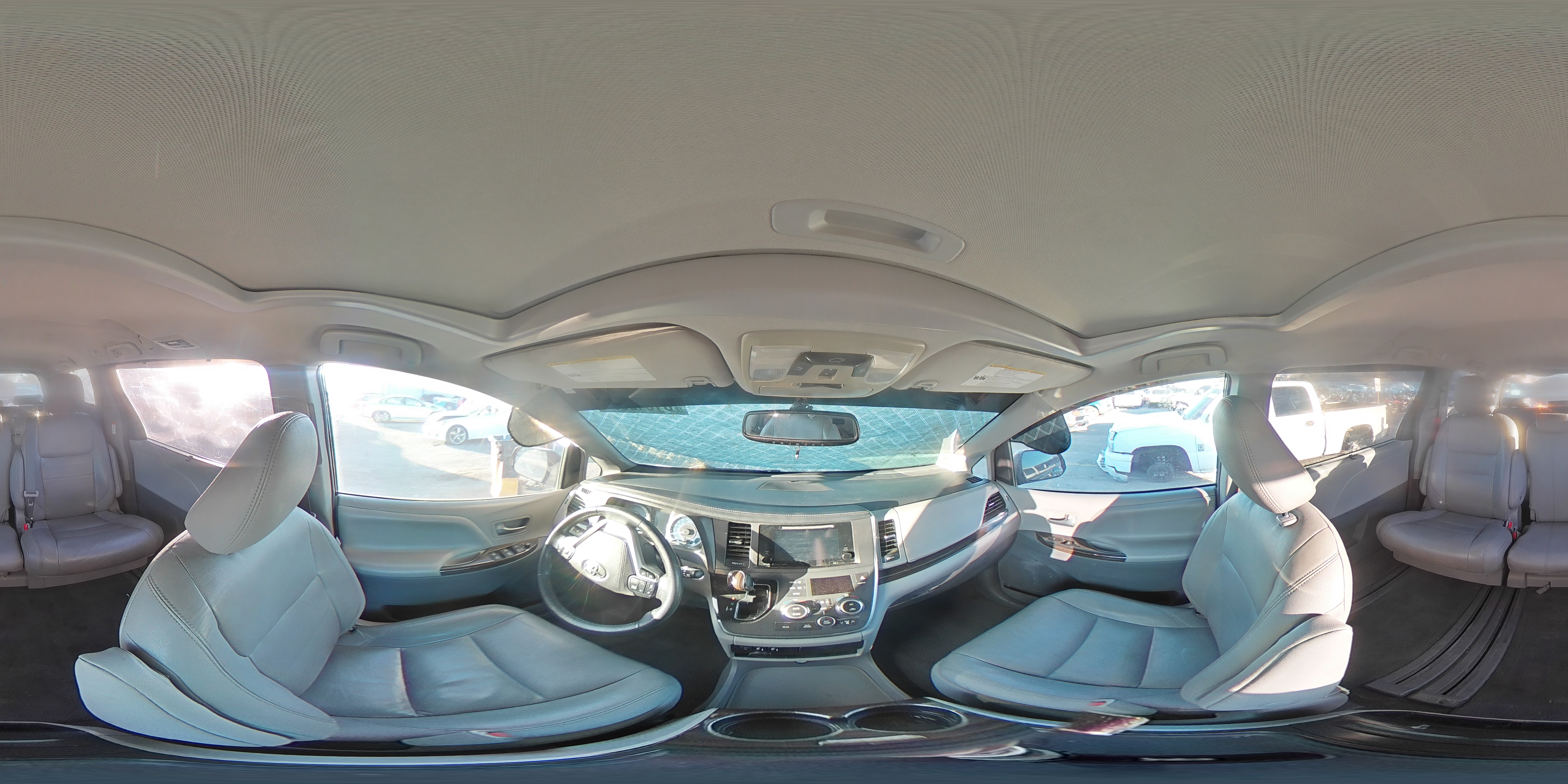 2017 Toyota Sienna - Image 14