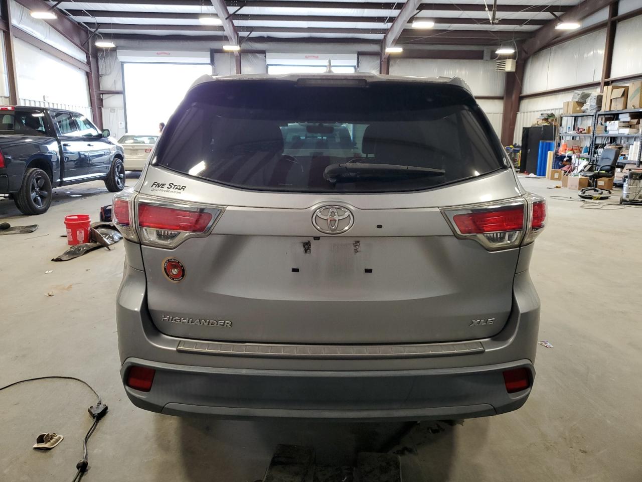 2015 Toyota Highlander - Image 6