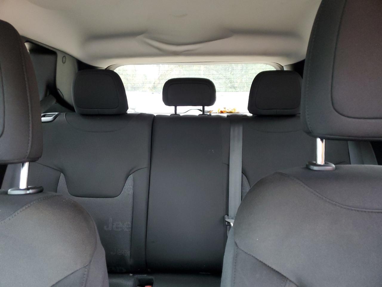 2017 Jeep Renegade - Image 10