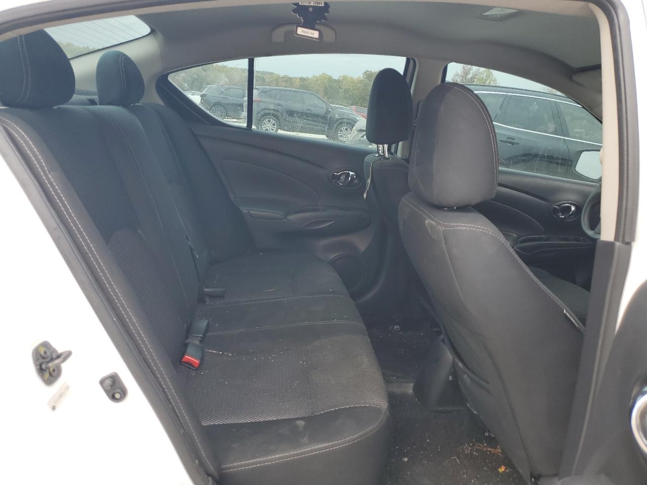 2019 Nissan Versa - Image 11