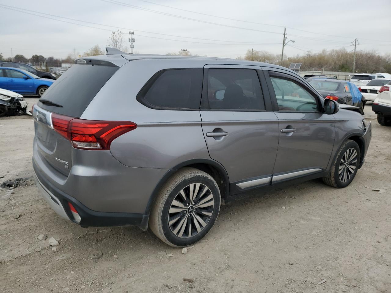 2019 Mitsubishi Outlander - Image 3