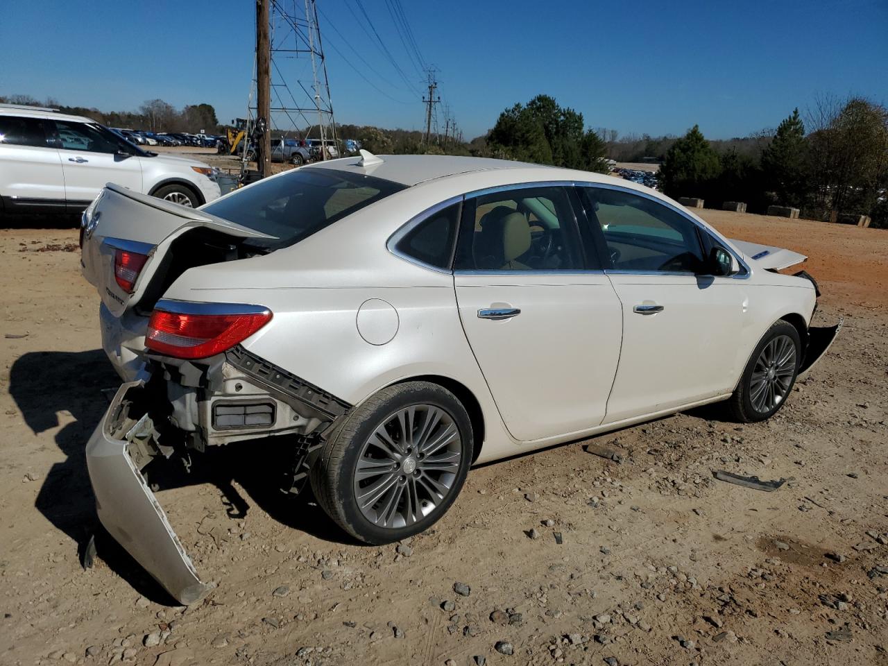 VIN 1G4PS5SKXE4102552 2014 BUICK VERANO no.3