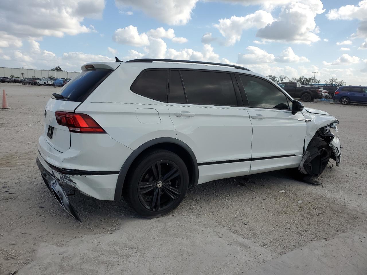 2019 Volkswagen Tiguan - Image 3