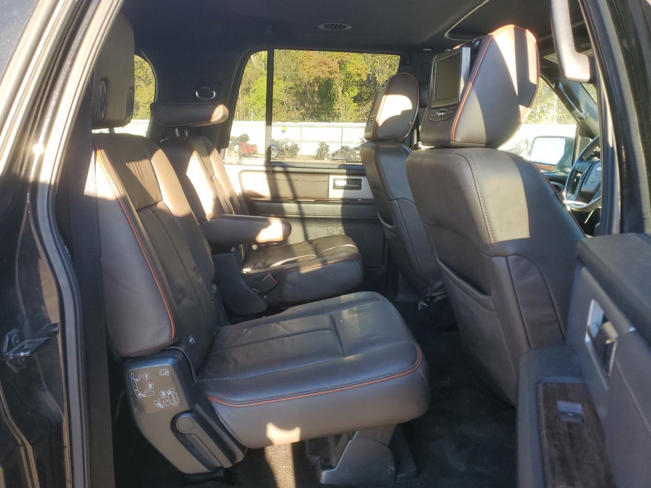 2015 Ford Expedition - Image 11