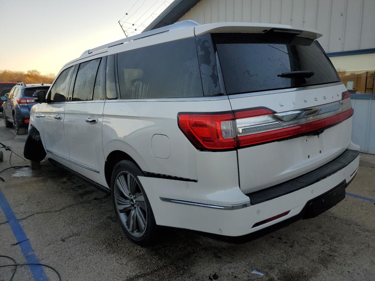 2018 Lincoln Navigator - Image 2