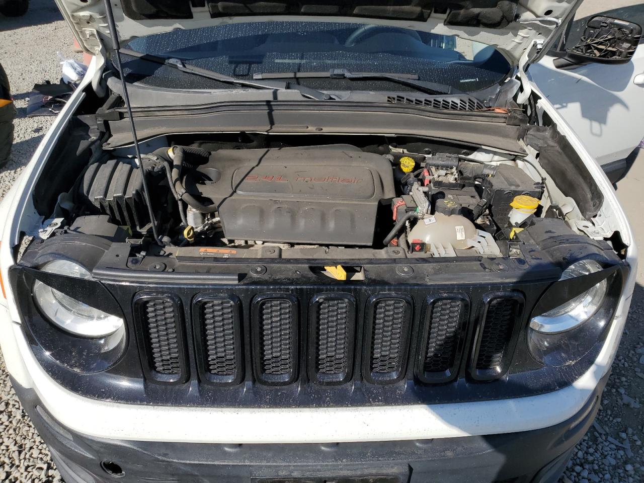 2017 Jeep Renegade - Image 12