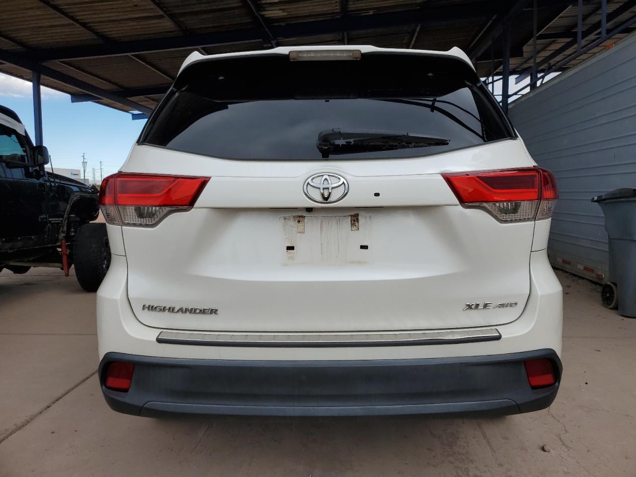 2018 Toyota Highlander Se VIN: 5TDJZRFHXJS805045 Lot: 79243774