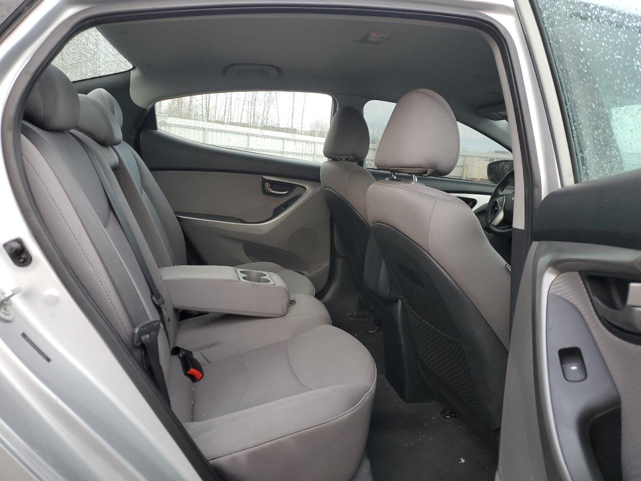 2013 Hyundai Elantra - Image 10