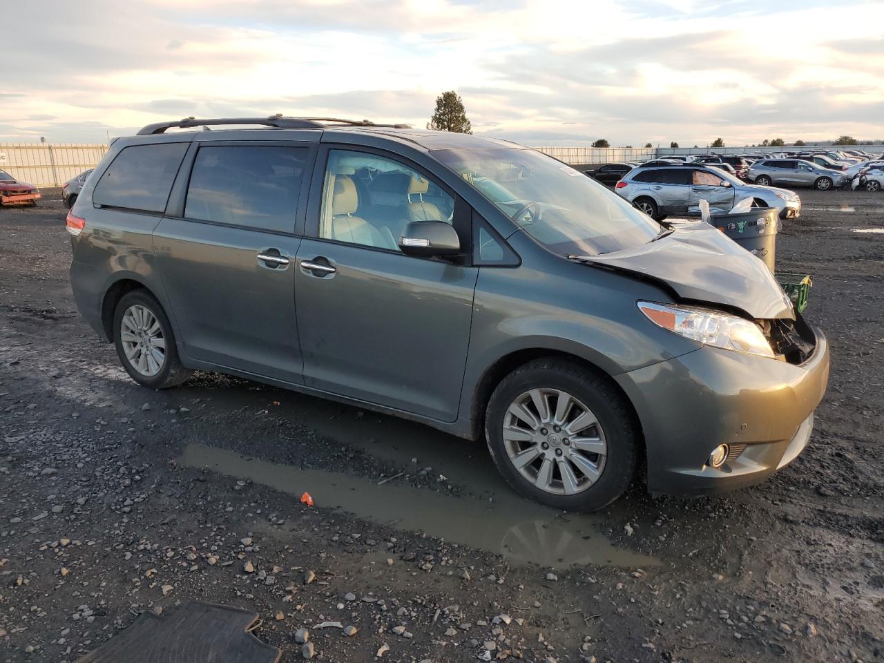 2014 Toyota Sienna - Image 4