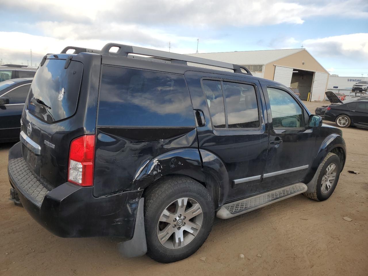 2012 Nissan Pathfinder - Image 3