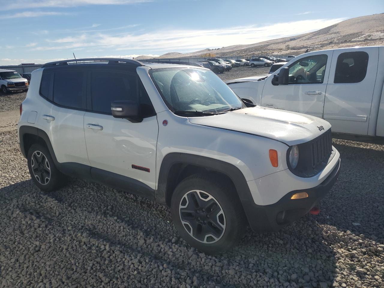 VIN ZACCJBCT9FPB98088 2015 JEEP RENEGADE no.4