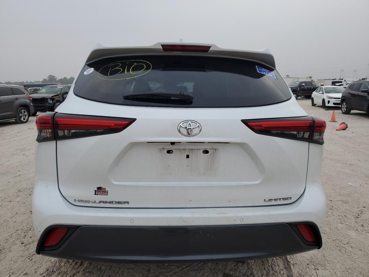 2022 Toyota Highlander - Image 6