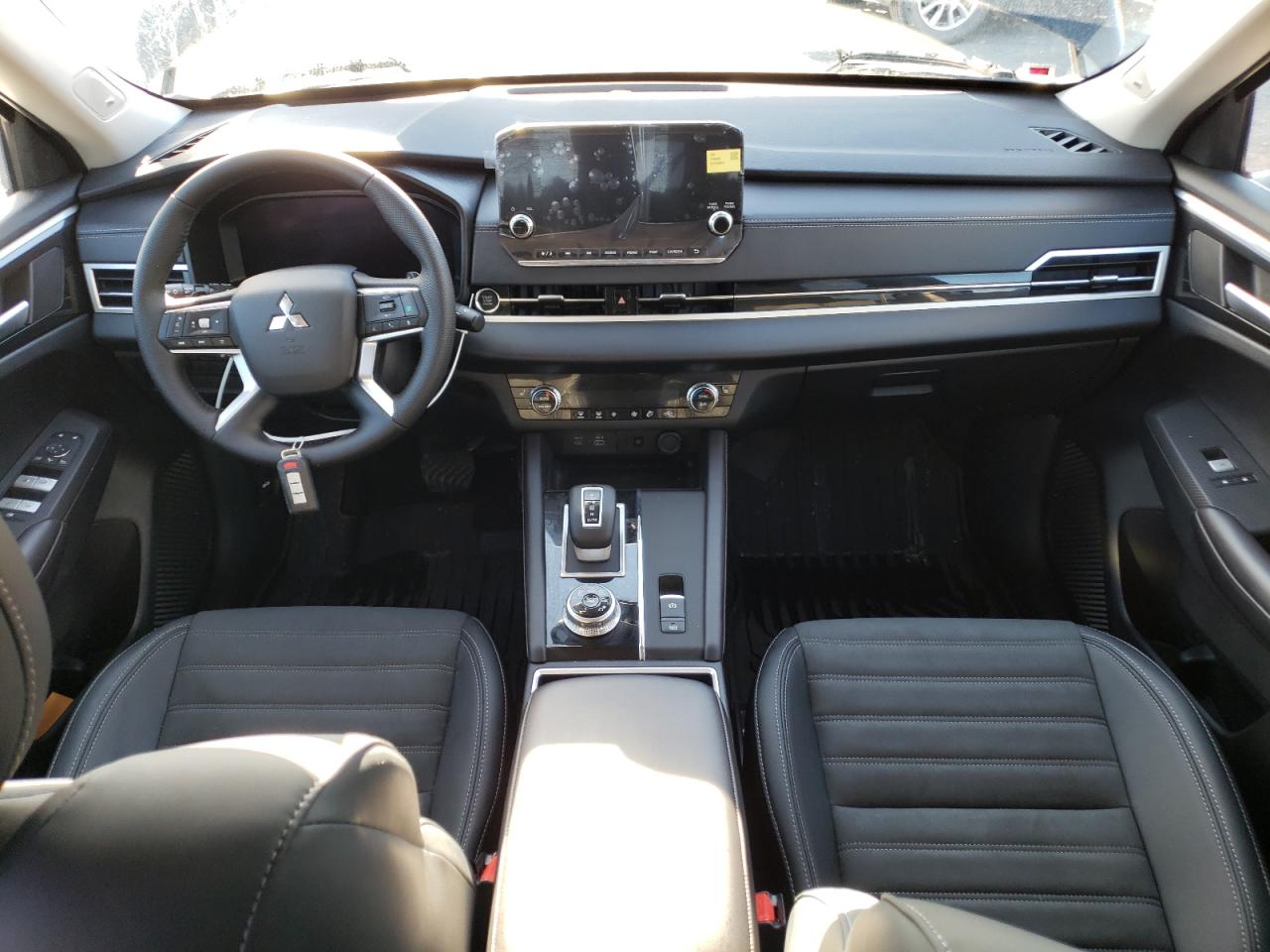 2024 Mitsubishi Outlander - Image 8