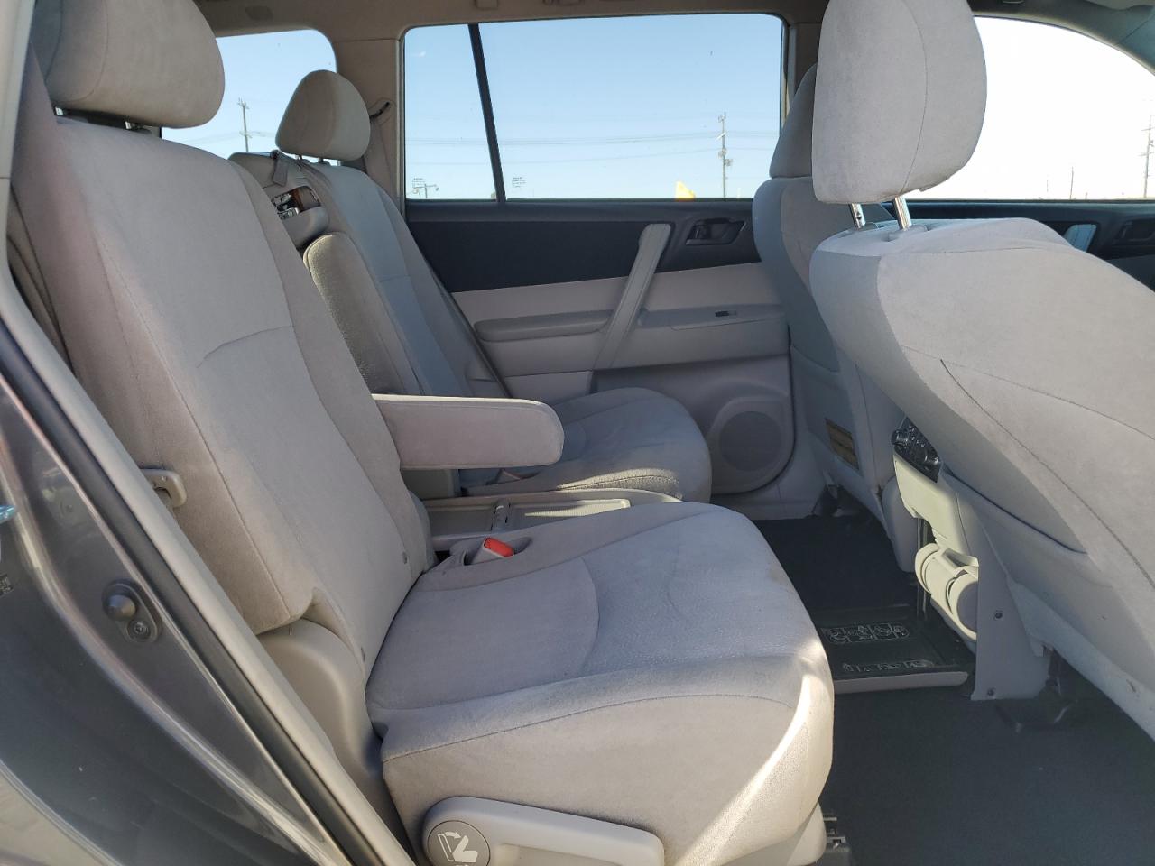 2011 Toyota Highlander - Image 11