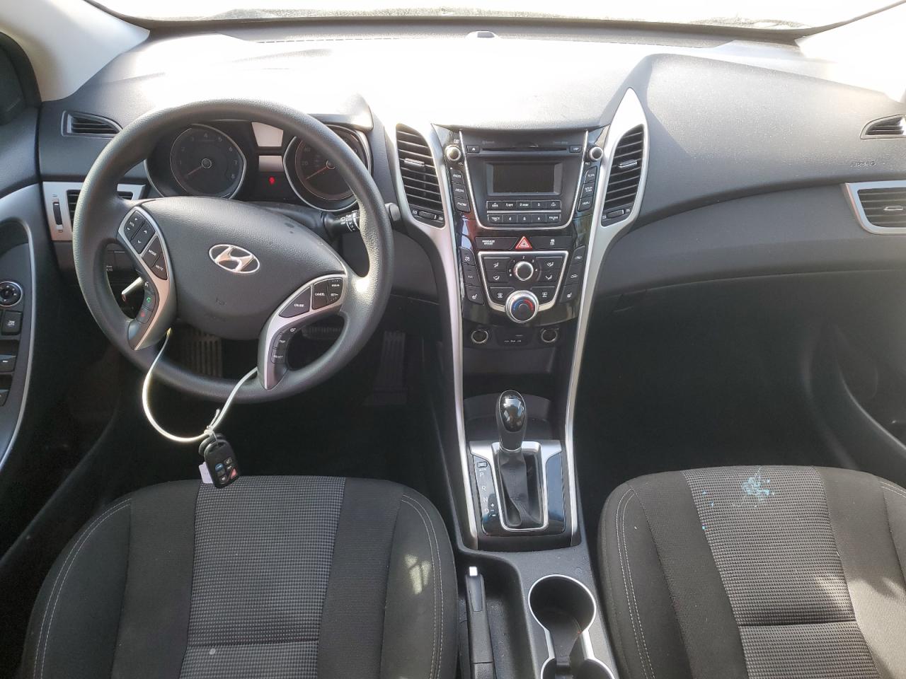 2016 Hyundai Elantra - Image 8