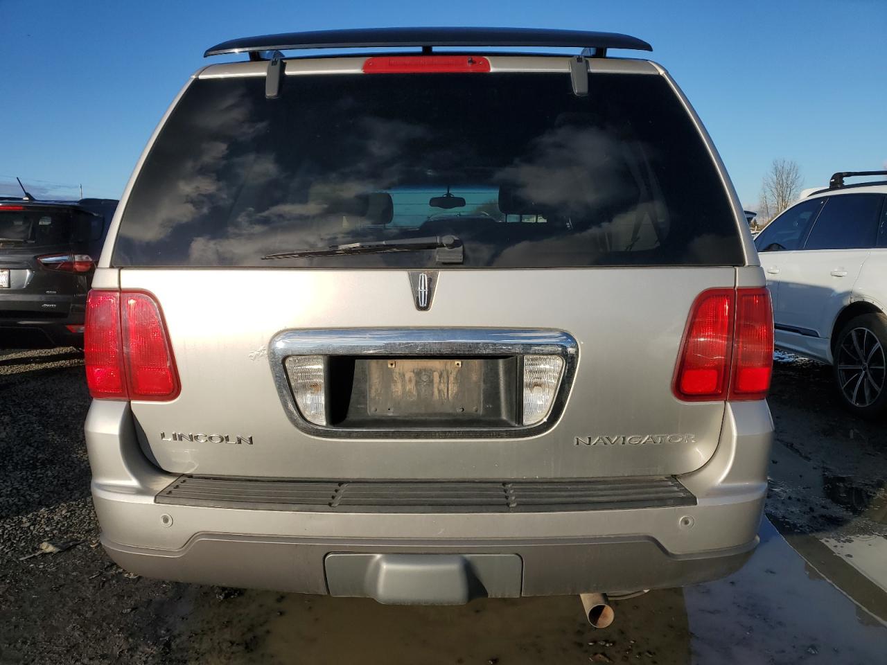 2003 Lincoln Navigator VIN: 5LMFU28R03LJ27677 Lot: 81556734