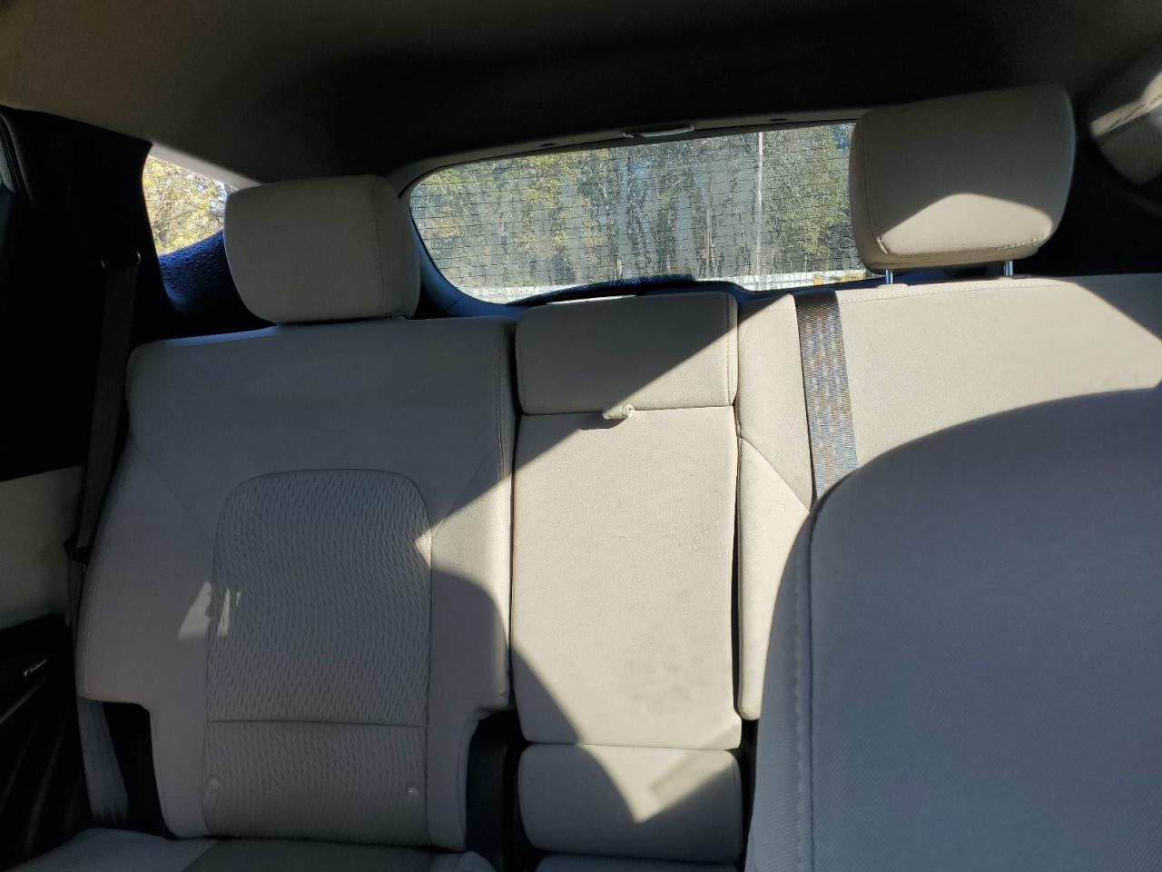 2016 Hyundai Santa Fe - Image 10
