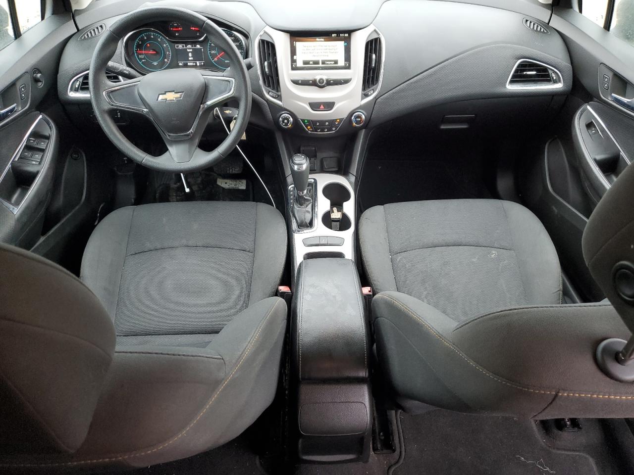 2018 Chevrolet Cruze - Image 8