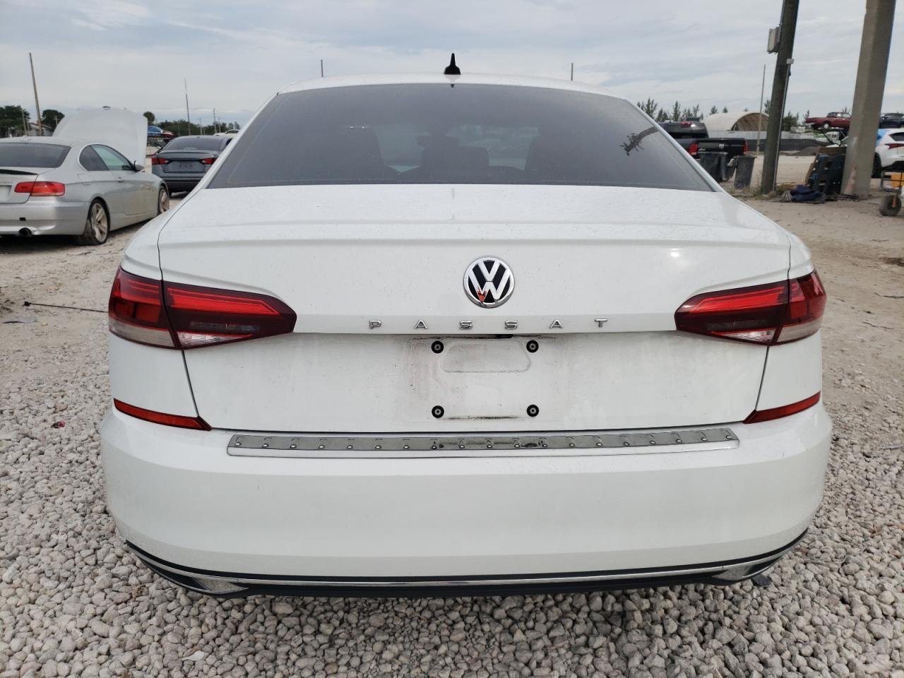 2021 Volkswagen Passat - Image 6