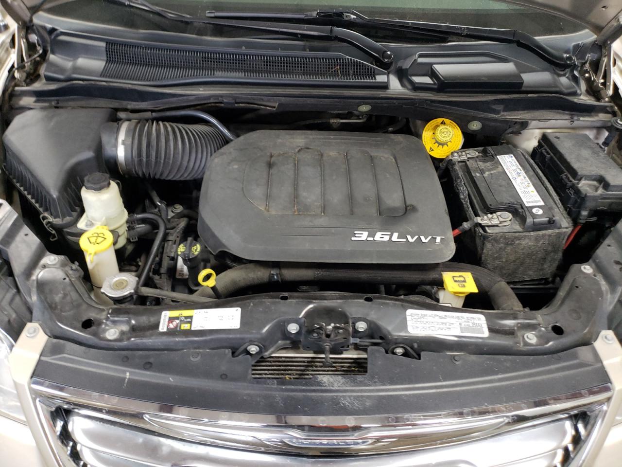 2014 Chrysler Town & Country - Image 11