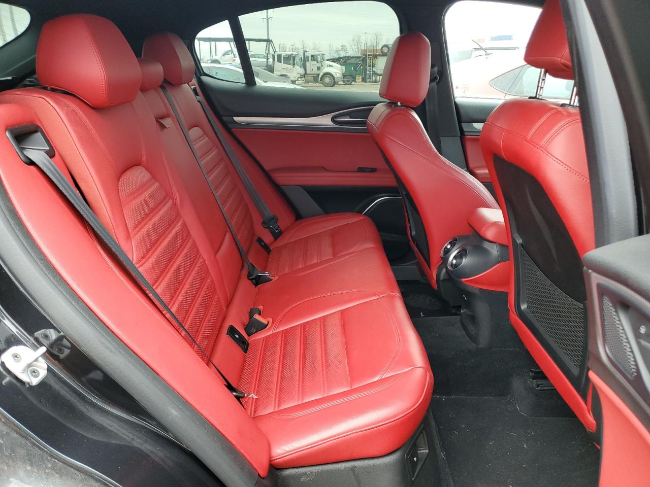 2019 Alfa Romeo Stelvio - Image 11
