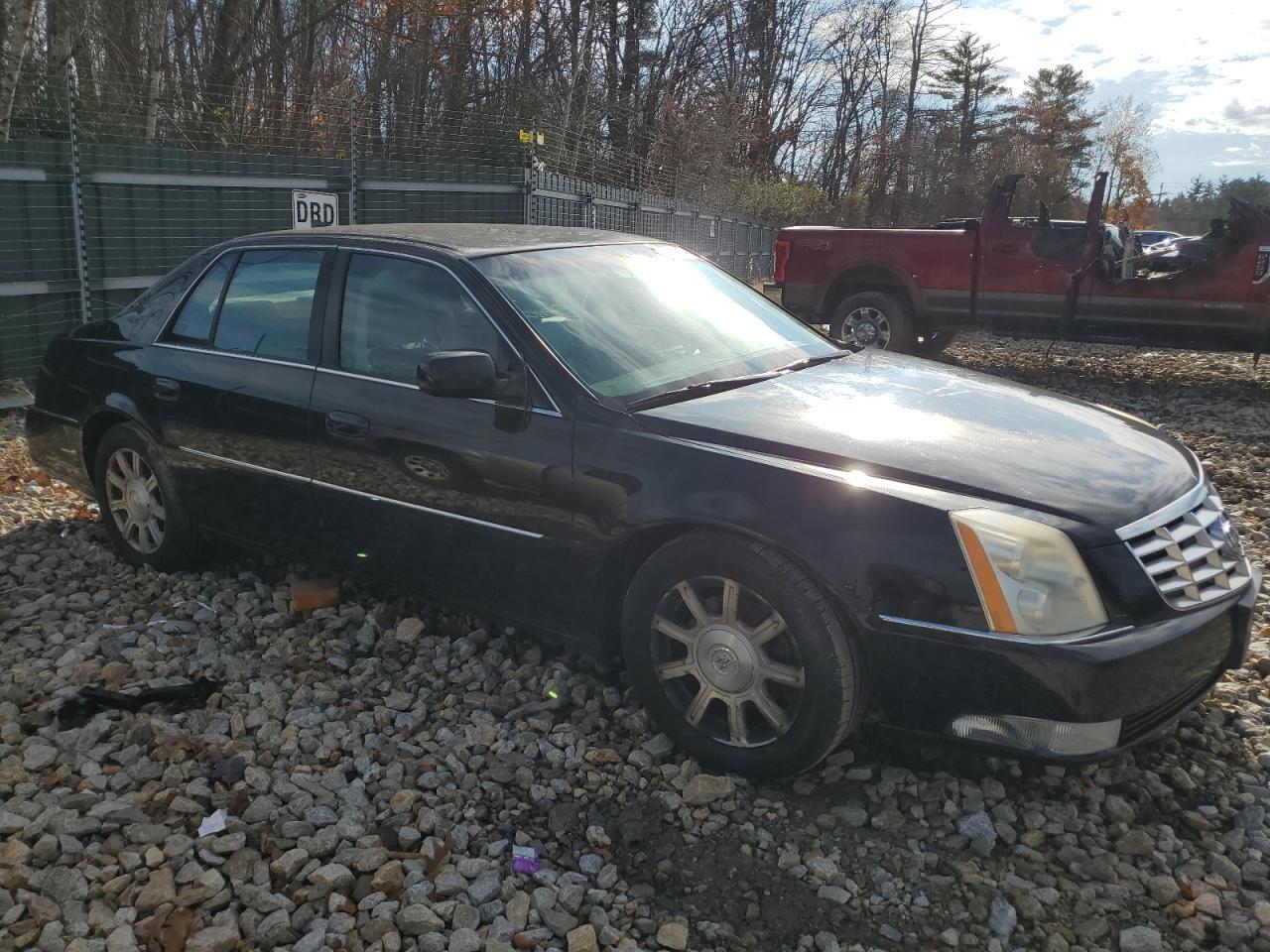 2011 Cadillac DTS - Image 4