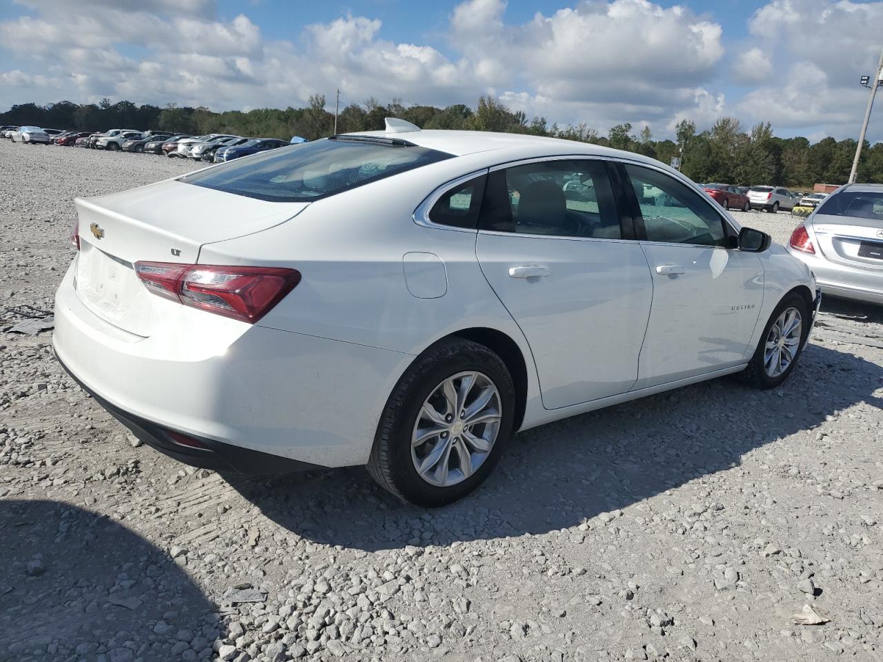 2022 Chevrolet Malibu - Image 3