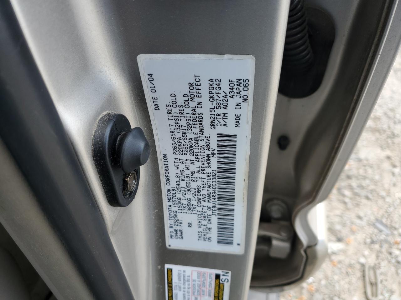2004 Toyota 4Runner - Image 13