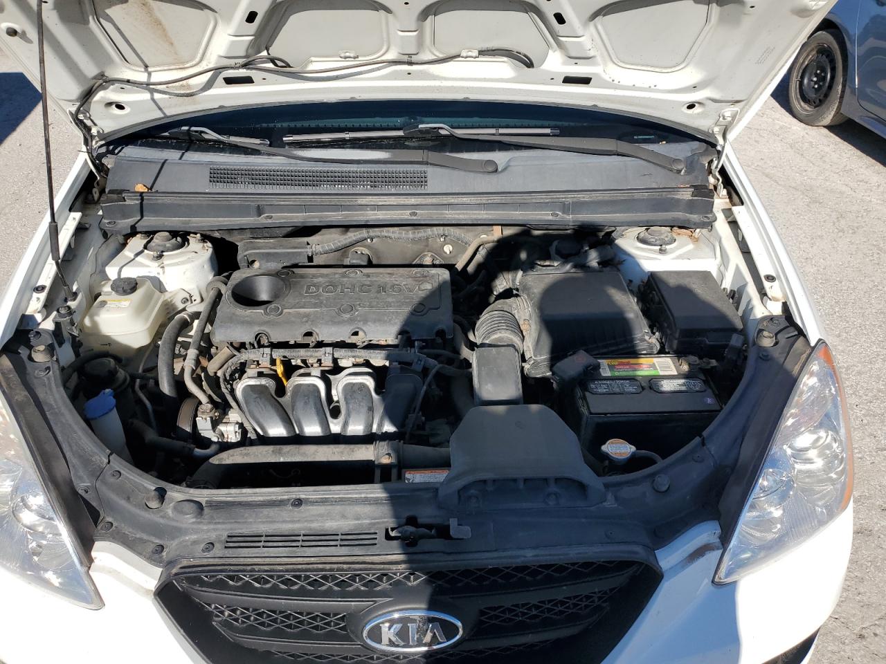 2009 Kia Rondo - Image 13