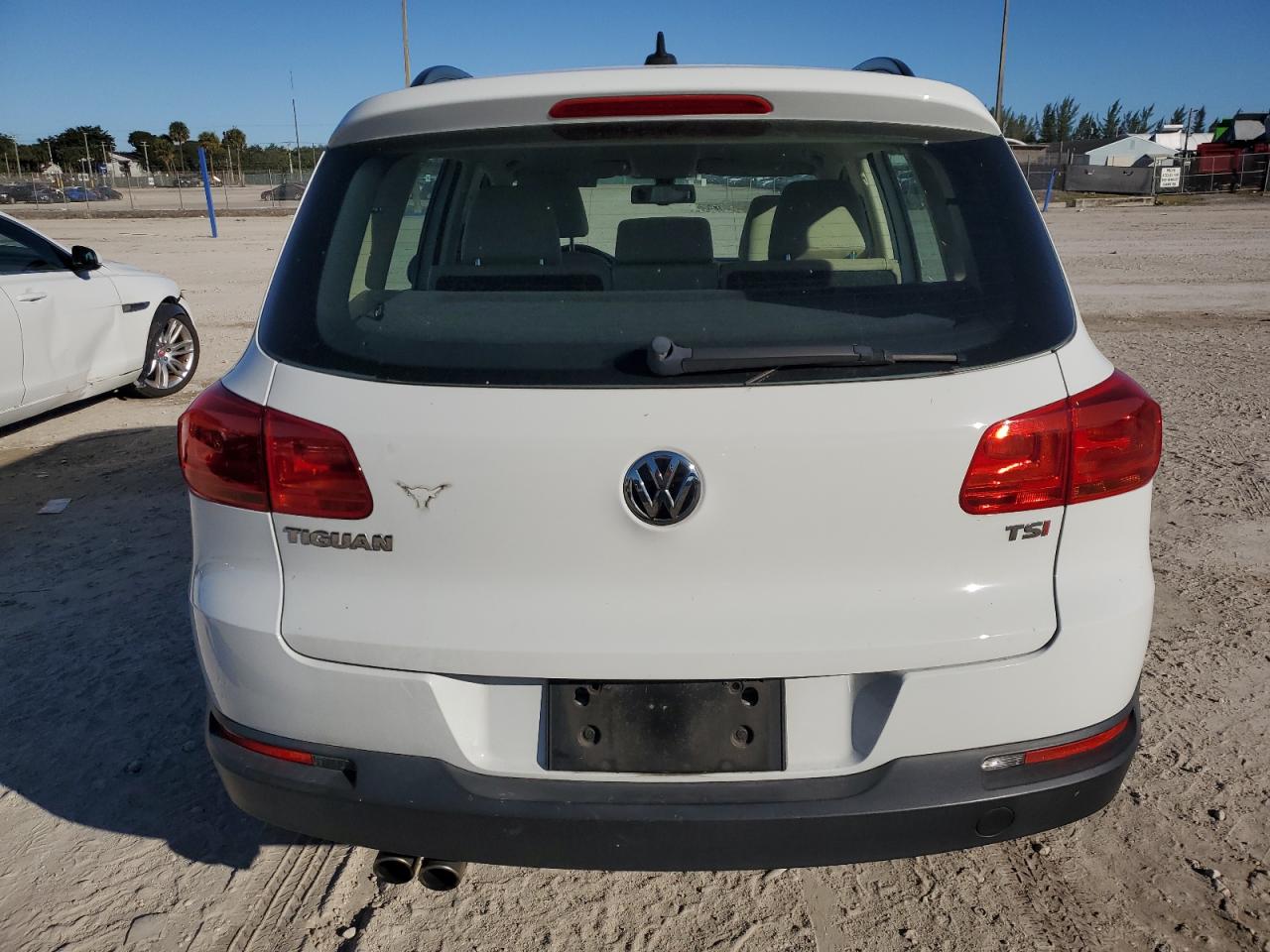 2017 Volkswagen Tiguan - Image 6