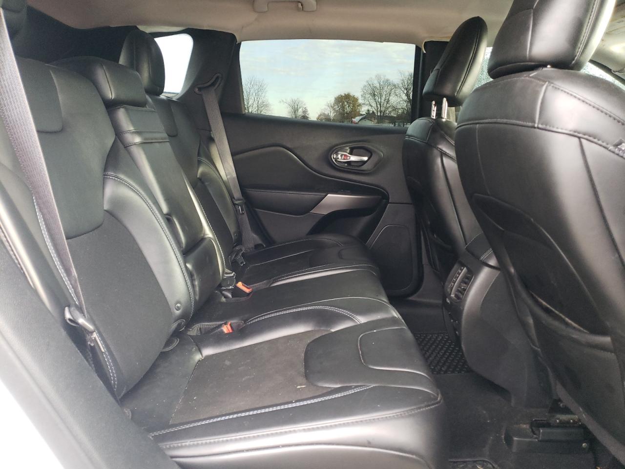 2019 Jeep Grand Cherokee - Image 11