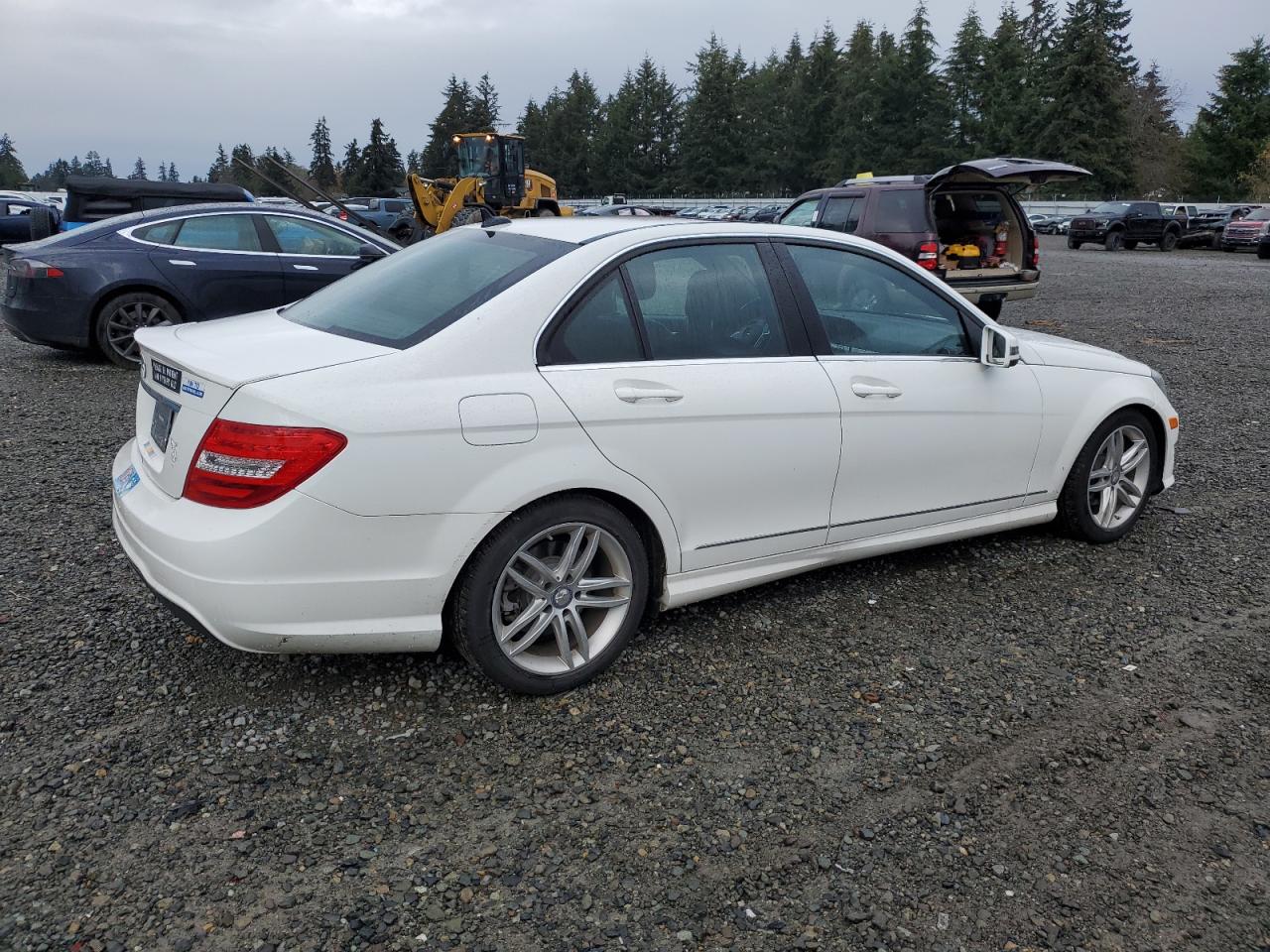 VIN WDDGF4HB9DR254372 2013 MERCEDES-BENZ C-CLASS no.3