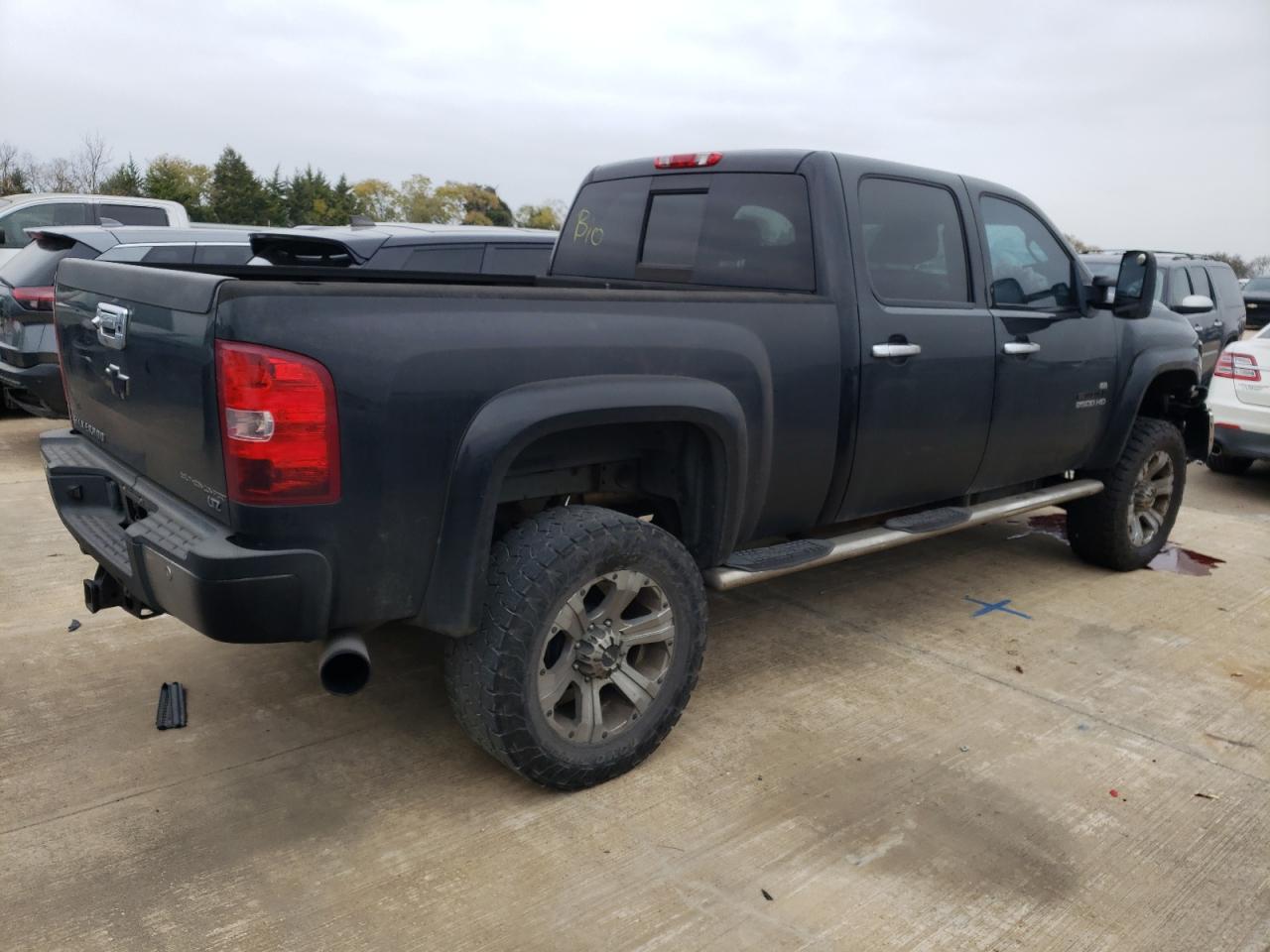 2011 Chevrolet Silverado - Image 3