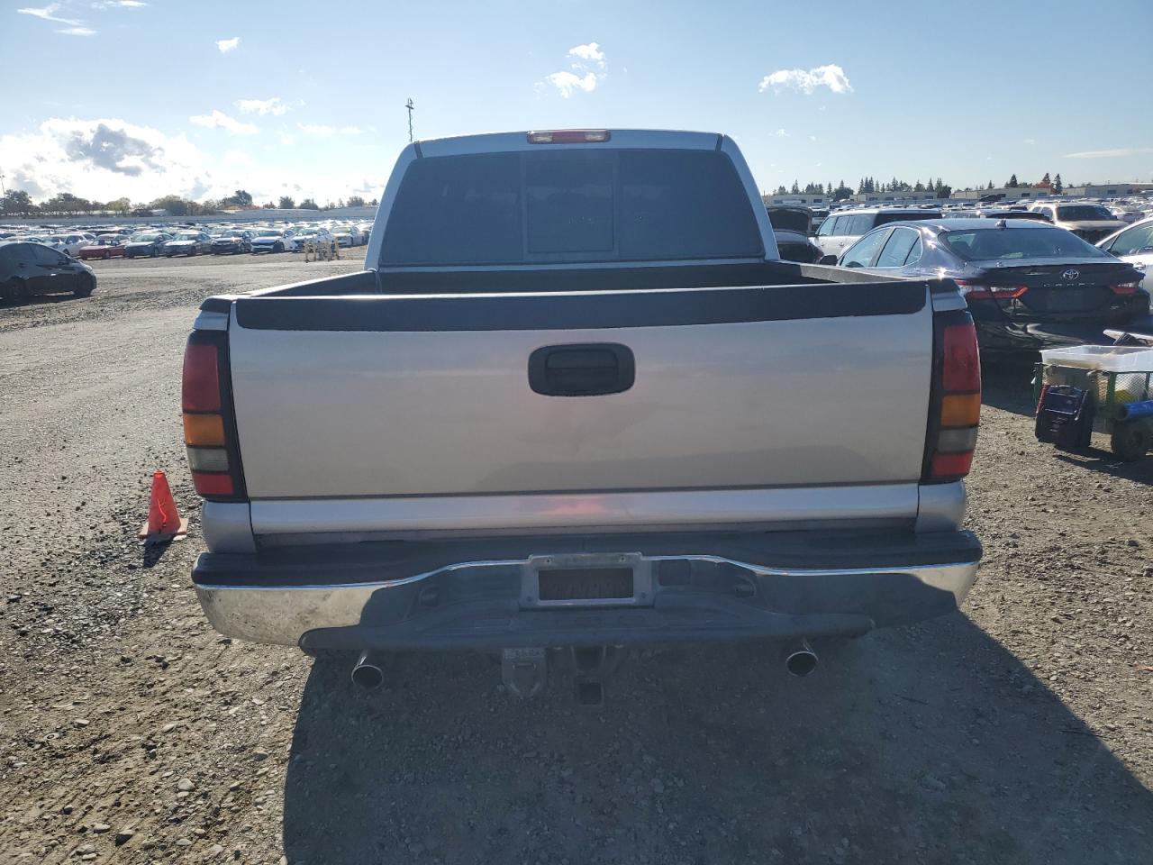 2005 GMC New Sierra K1500 VIN: 2GTEK13T451136509 Lot: 80830564