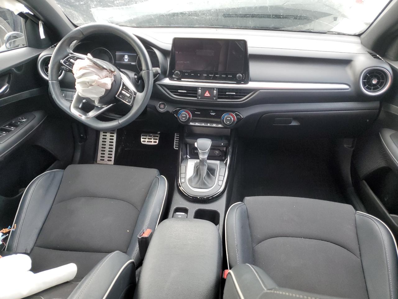 2023 Kia Forte - Image 8