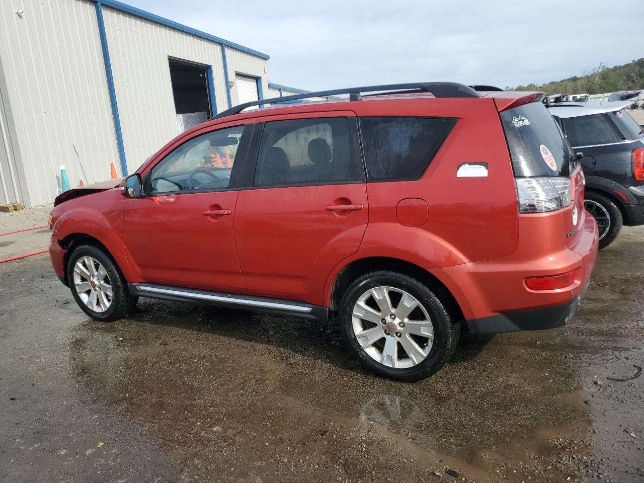 2013 Mitsubishi Outlander - Image 2