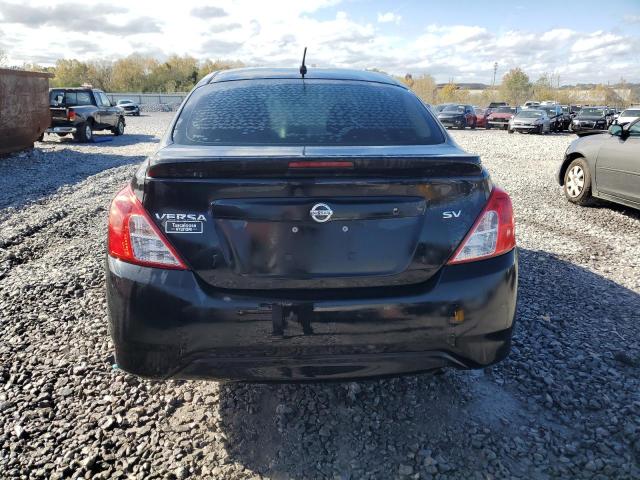  NISSAN VERSA 2018 Czarny