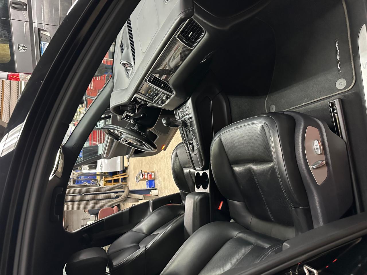 2015 Porsche Macan - Image 5