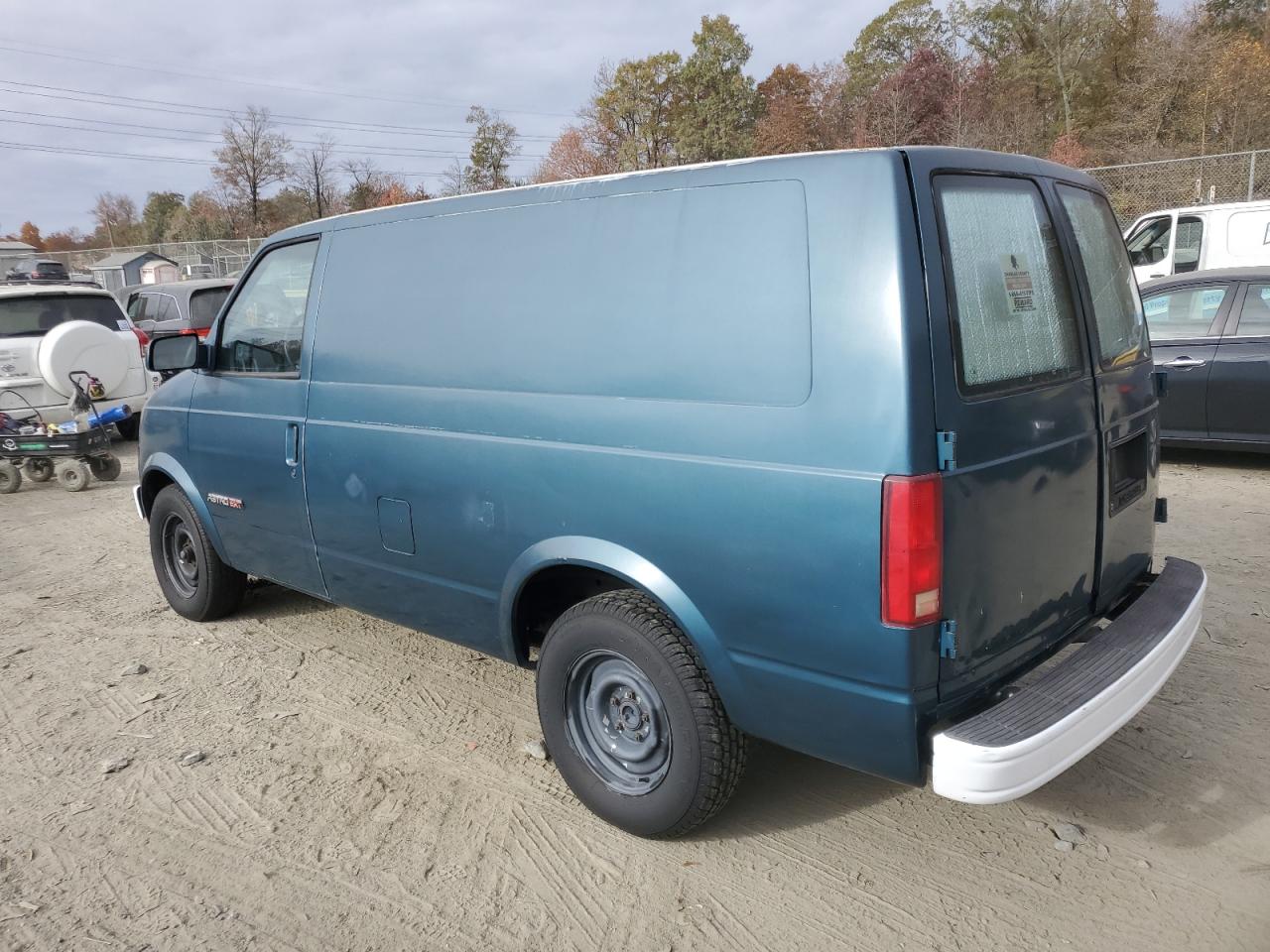 1993 Chevrolet Astro - Image 2