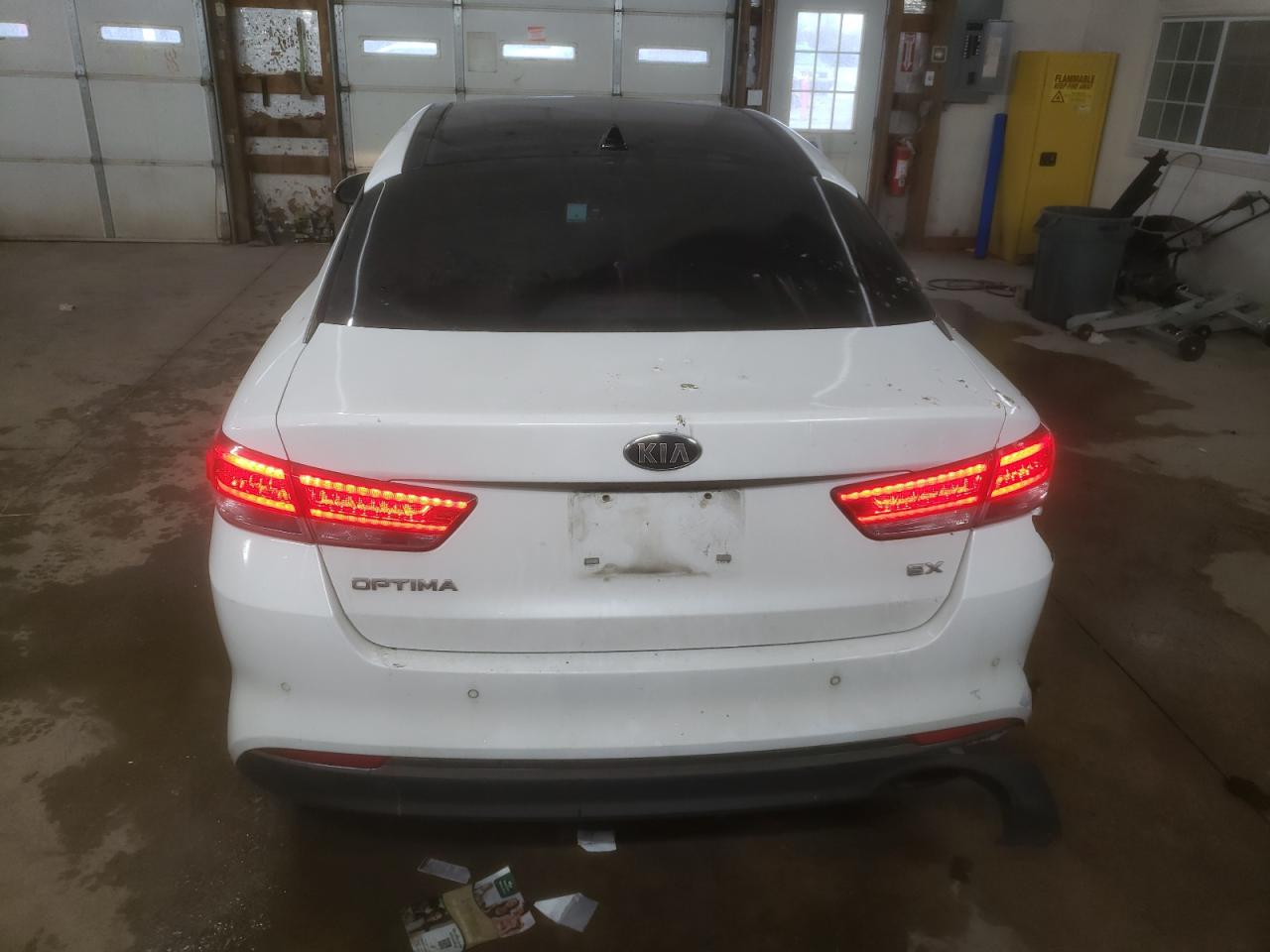 VIN 5XXGU4L3XGG012147 2016 KIA OPTIMA no.6