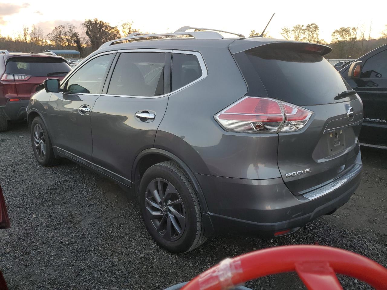 2016 Nissan Rogue - Image 2
