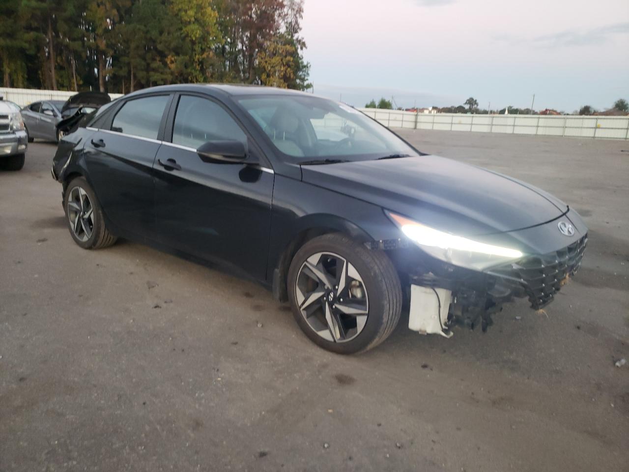 2023 Hyundai Elantra - Image 4