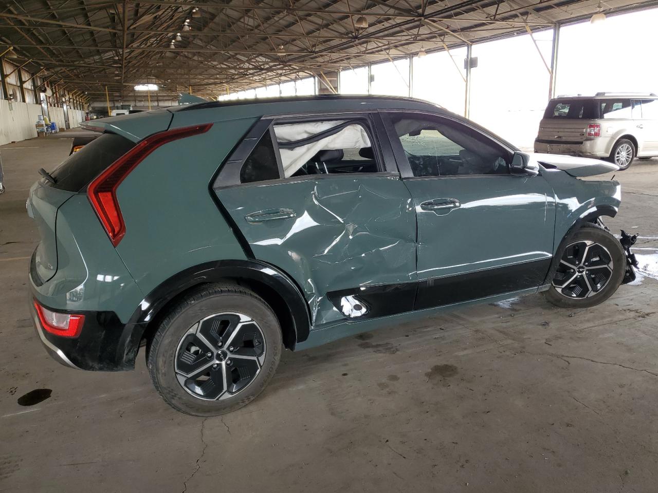 2023 Kia Niro - Image 3