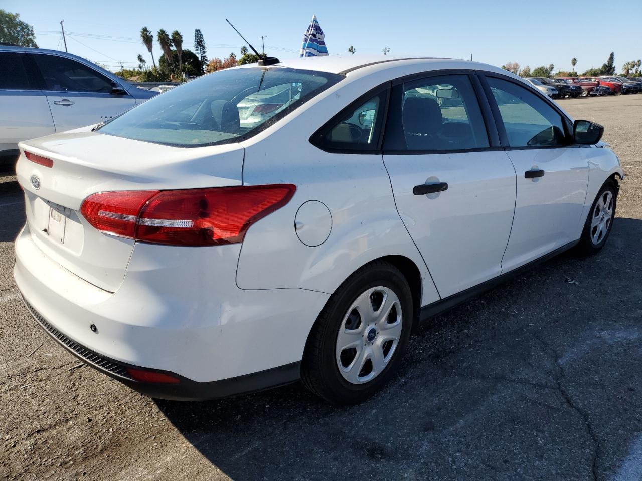 VIN 1FADP3E24FL221249 2015 FORD FOCUS no.3