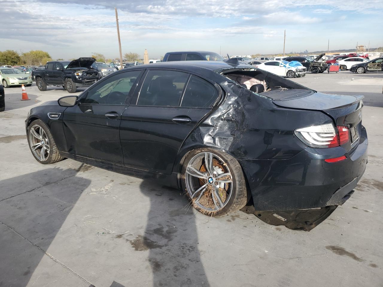 VIN WBSFV9C5XDC773479 2013 BMW M5 no.2