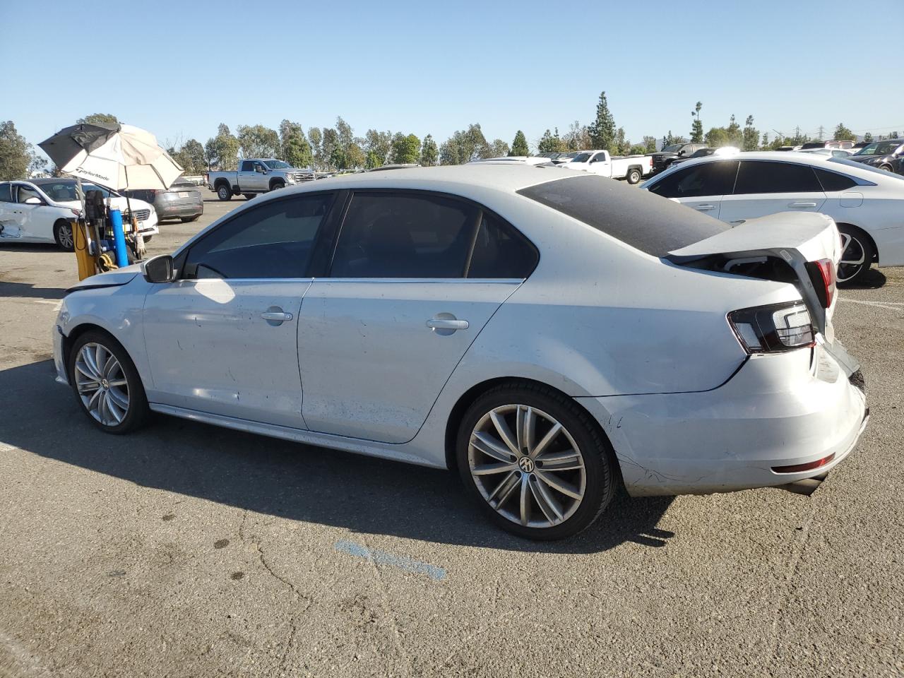 2017 Volkswagen Jetta - Image 2