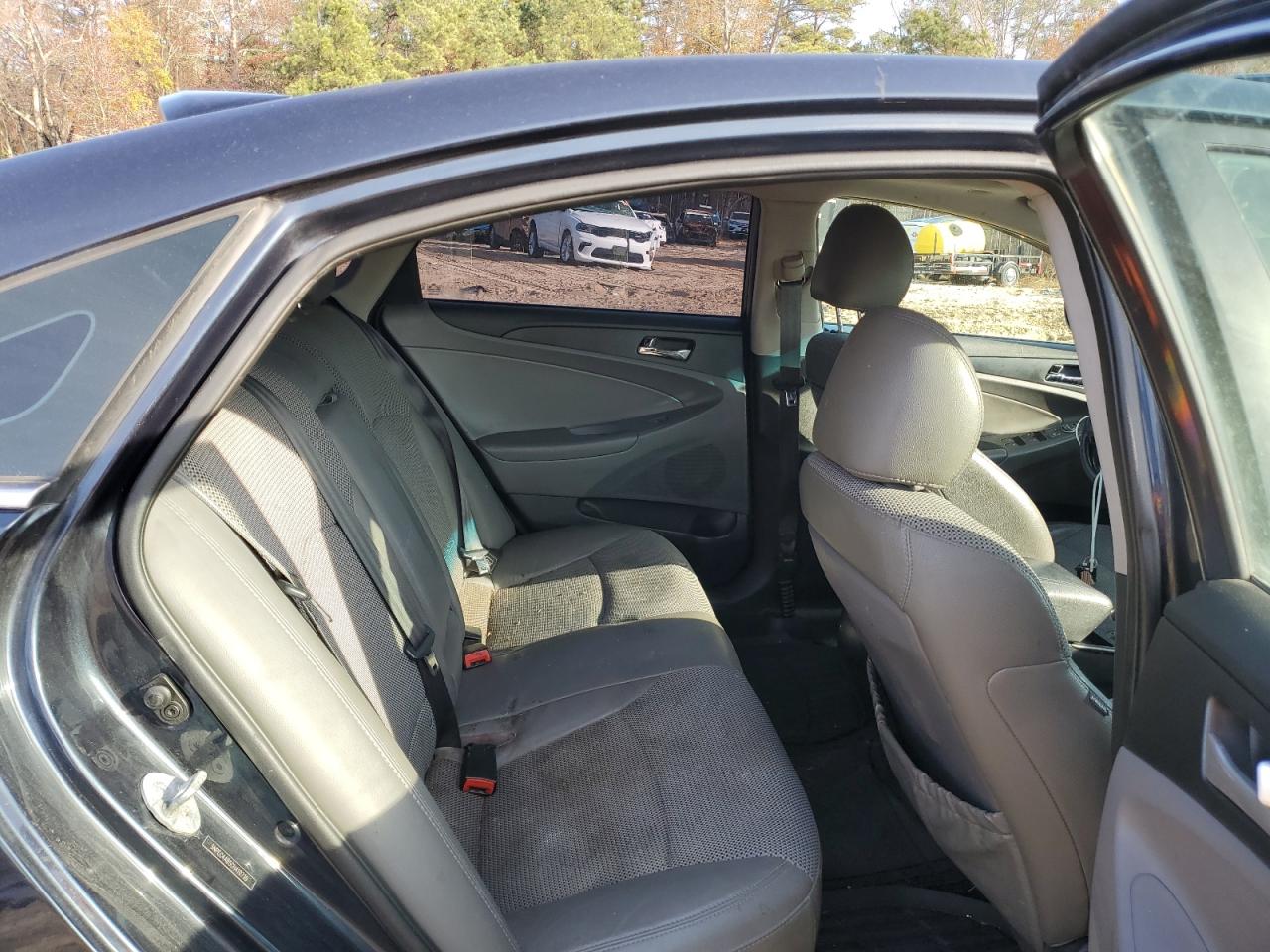 2012 Hyundai Sonata - Image 10